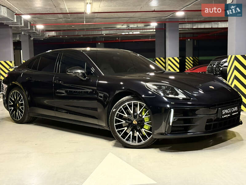 Фастбэк Porsche Panamera 2024 в Киеве