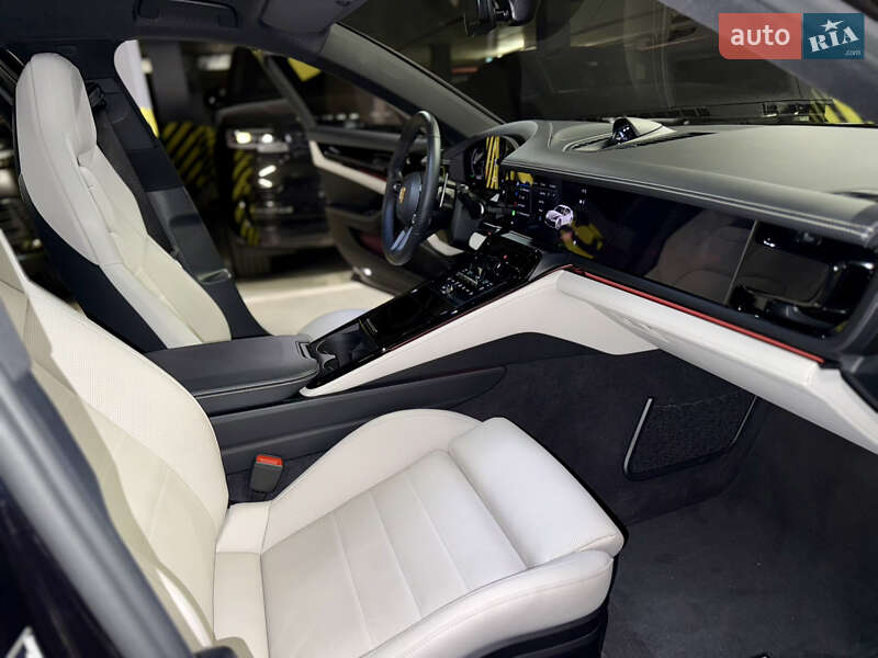 Фастбэк Porsche Panamera 2024 в Киеве