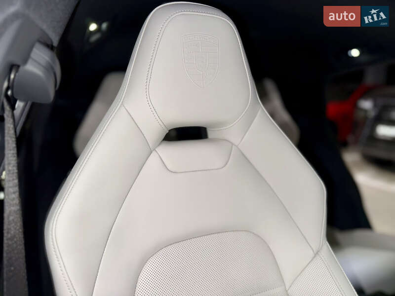 Фастбэк Porsche Panamera 2024 в Киеве