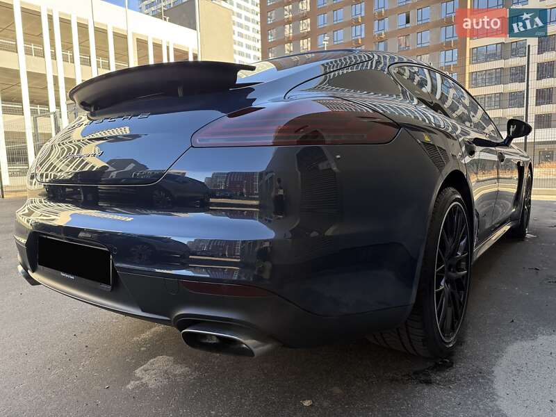 Фастбэк Porsche Panamera 2013 в Киеве