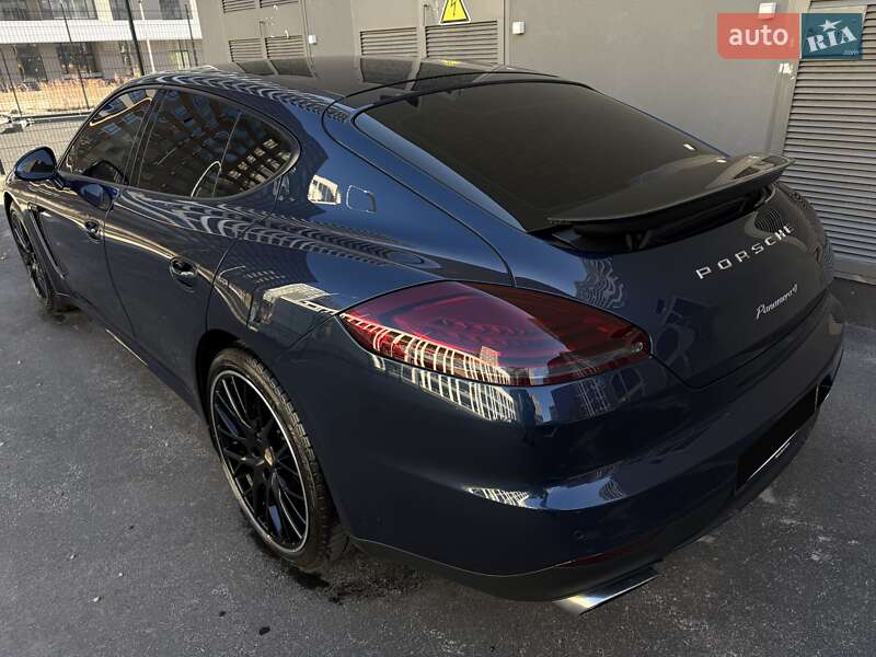 Фастбэк Porsche Panamera 2013 в Киеве