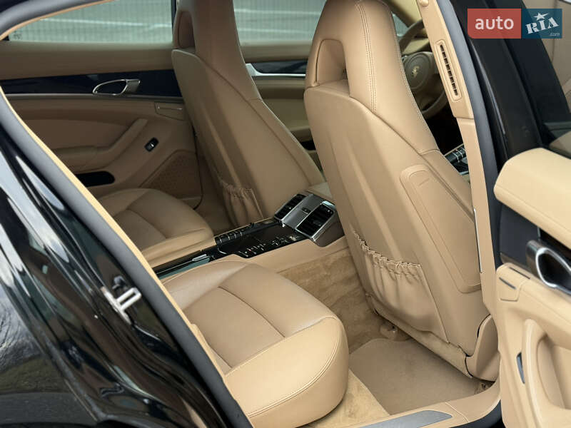 Фастбэк Porsche Panamera 2014 в Киеве