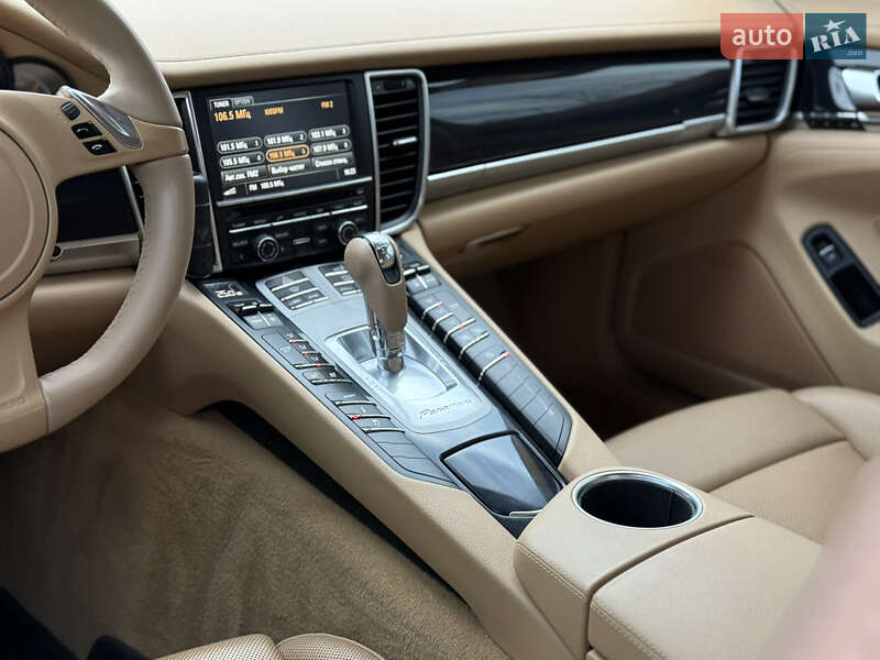 Фастбэк Porsche Panamera 2014 в Киеве