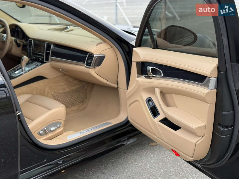 Фастбэк Porsche Panamera 2014 в Киеве