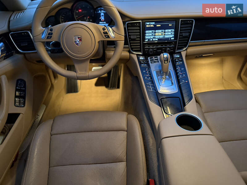 Фастбэк Porsche Panamera 2014 в Киеве