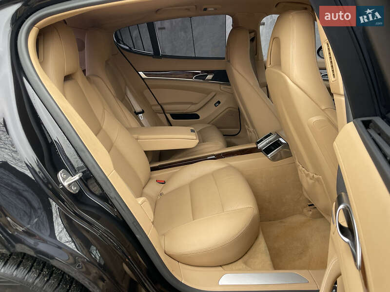 Фастбэк Porsche Panamera 2012 в Киеве