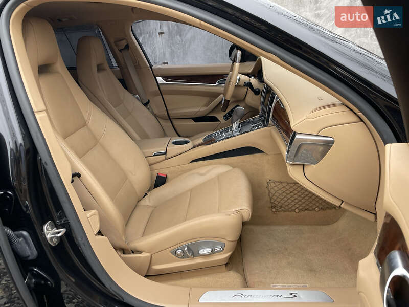 Фастбэк Porsche Panamera 2012 в Киеве