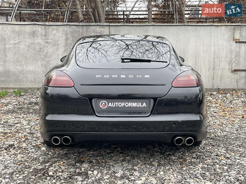 Фастбэк Porsche Panamera 2012 в Киеве
