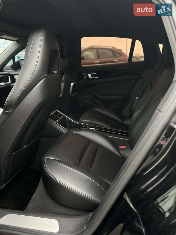 Фастбэк Porsche Panamera 2019 в Киеве фото 35 Фастбэк Porsche Panamera 2019 в Киеве