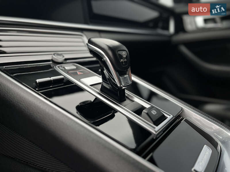 Фастбэк Porsche Panamera 2019 в Киеве фото 30 Фастбэк Porsche Panamera 2019 в Киеве