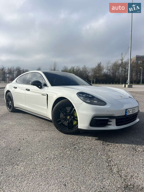 Фастбек Porsche Panamera 2017 в Львові