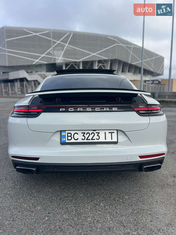 Фастбек Porsche Panamera 2017 в Львові