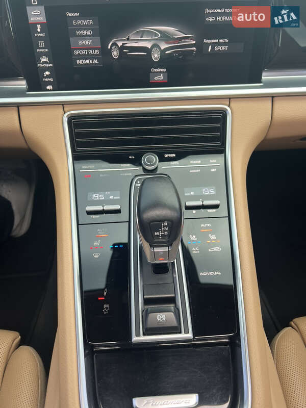 Фастбек Porsche Panamera 2017 в Львові