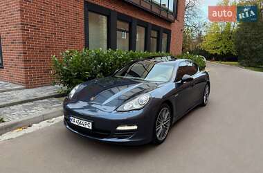 Фастбек Porsche Panamera 2010 в Львові