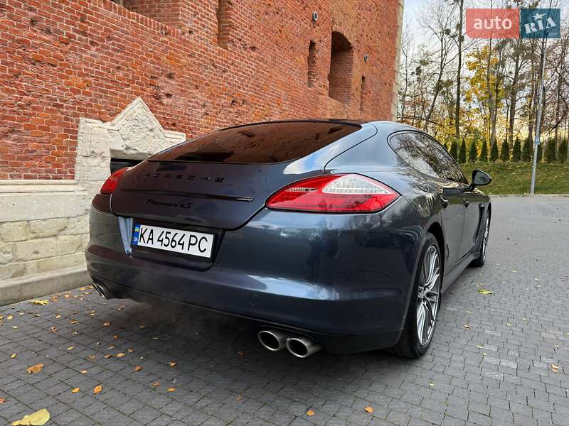 Фастбек Porsche Panamera 2010 в Львові