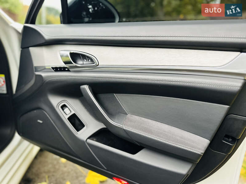 Фастбек Porsche Panamera 2012 в Києві фото 40 Фастбек Porsche Panamera 2012 в Києві