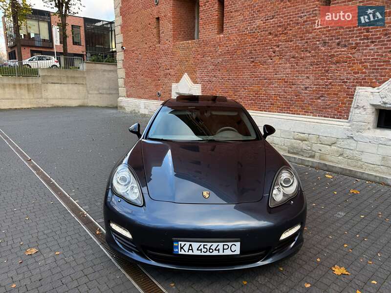 Фастбек Porsche Panamera 2010 в Львові