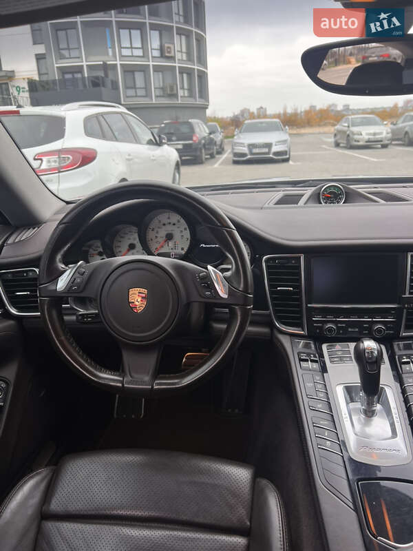 Фастбэк Porsche Panamera 2015 в Черкассах