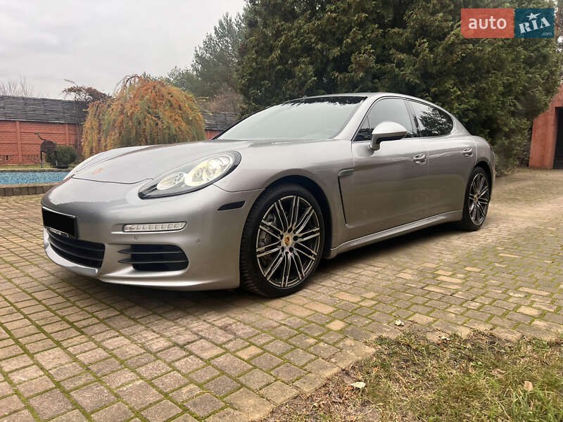 Фастбэк Porsche Panamera 2015 в Черкассах