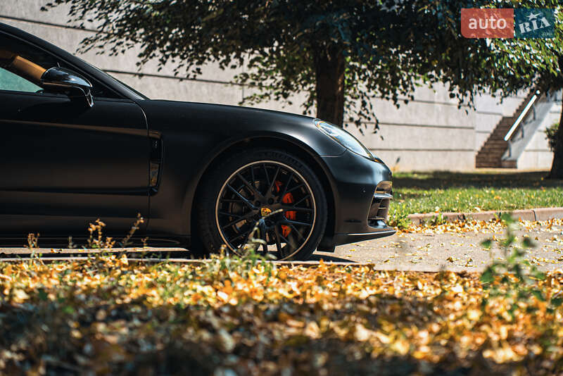Фастбэк Porsche Panamera 2020 в Киеве