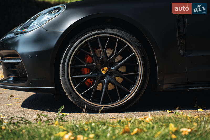Фастбэк Porsche Panamera 2020 в Киеве