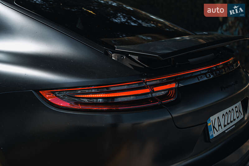 Фастбэк Porsche Panamera 2020 в Киеве