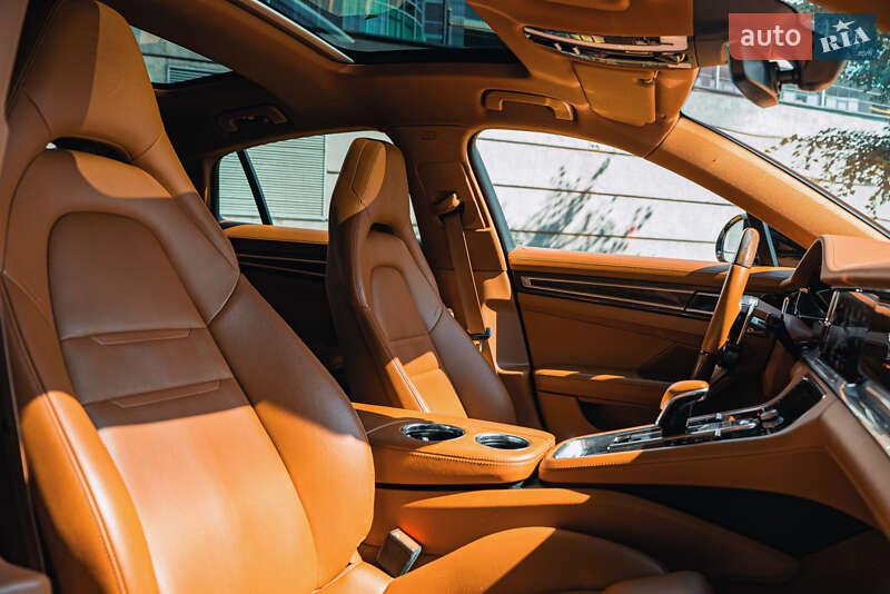 Фастбэк Porsche Panamera 2020 в Киеве