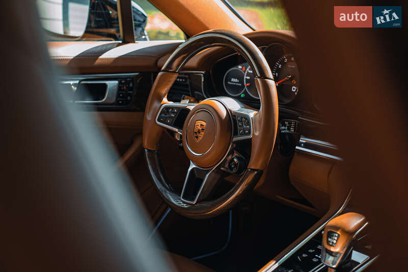 Фастбэк Porsche Panamera 2020 в Киеве