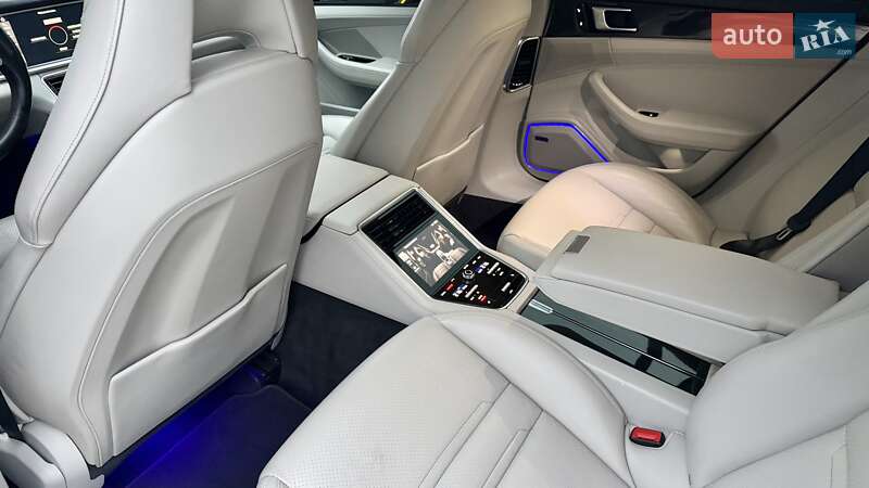 Фастбек Porsche Panamera 2017 в Києві фото 9 Фастбек Porsche Panamera 2017 в Києві