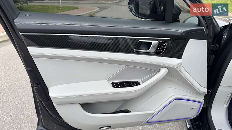 Фастбек Porsche Panamera 2017 в Києві фото 14 Фастбек Porsche Panamera 2017 в Києві