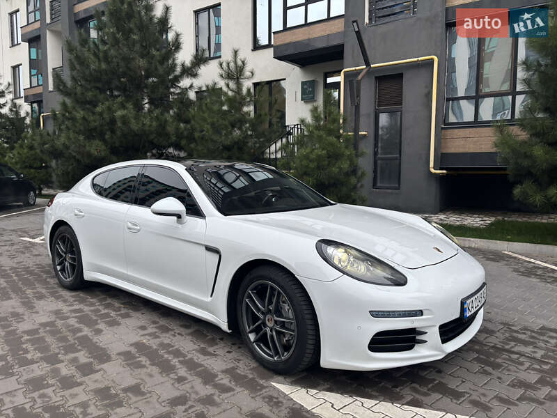 Фастбэк Porsche Panamera 2013 в Киеве
