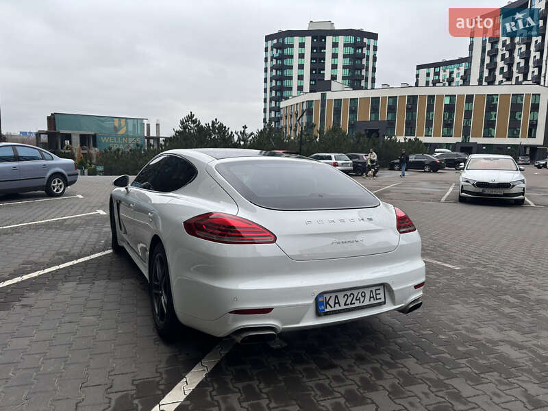 Фастбэк Porsche Panamera 2013 в Киеве