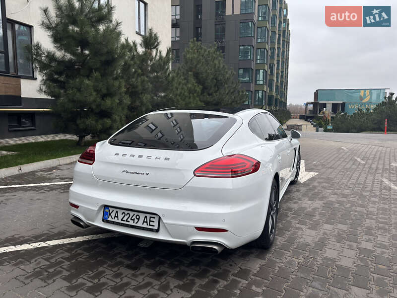 Фастбэк Porsche Panamera 2013 в Киеве