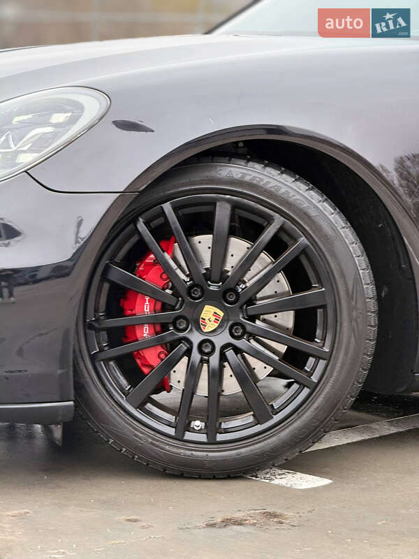 Фастбек Porsche Panamera 2016 в Києві фото 6 Фастбек Porsche Panamera 2016 в Києві
