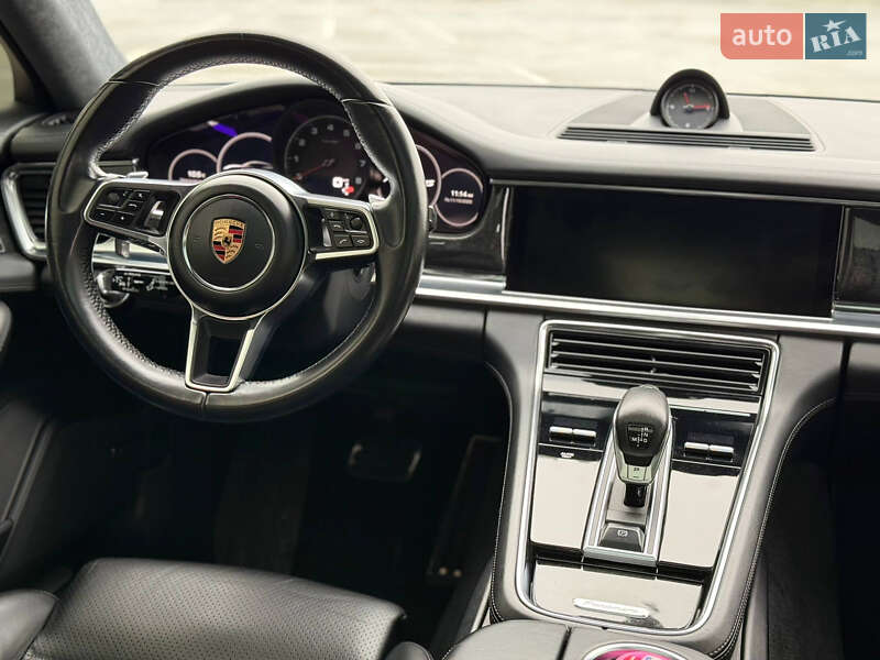 Фастбек Porsche Panamera 2016 в Києві фото 15 Фастбек Porsche Panamera 2016 в Києві