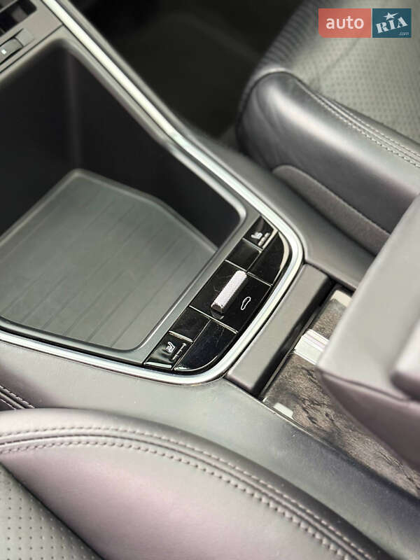 Фастбек Porsche Panamera 2016 в Києві фото 16 Фастбек Porsche Panamera 2016 в Києві