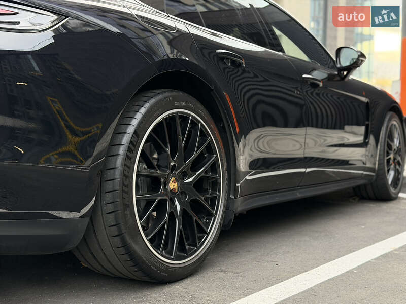 Фастбэк Porsche Panamera 2018 в Киеве фото 17 Фастбэк Porsche Panamera 2018 в Киеве