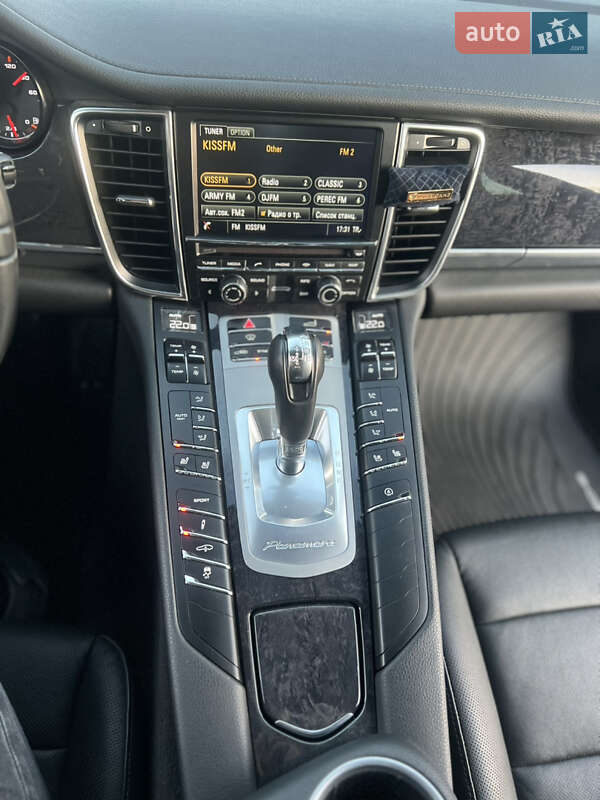 Фастбек Porsche Panamera 2013 в Києві фото 21 Фастбек Porsche Panamera 2013 в Києві