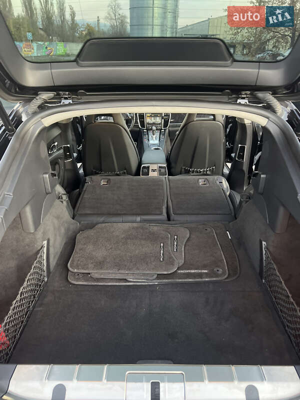 Фастбек Porsche Panamera 2013 в Києві фото 42 Фастбек Porsche Panamera 2013 в Києві