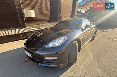 Фастбек Porsche Panamera 2010 в Одесі