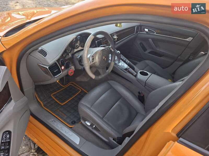 Фастбэк Porsche Panamera 2010 в Черновцах