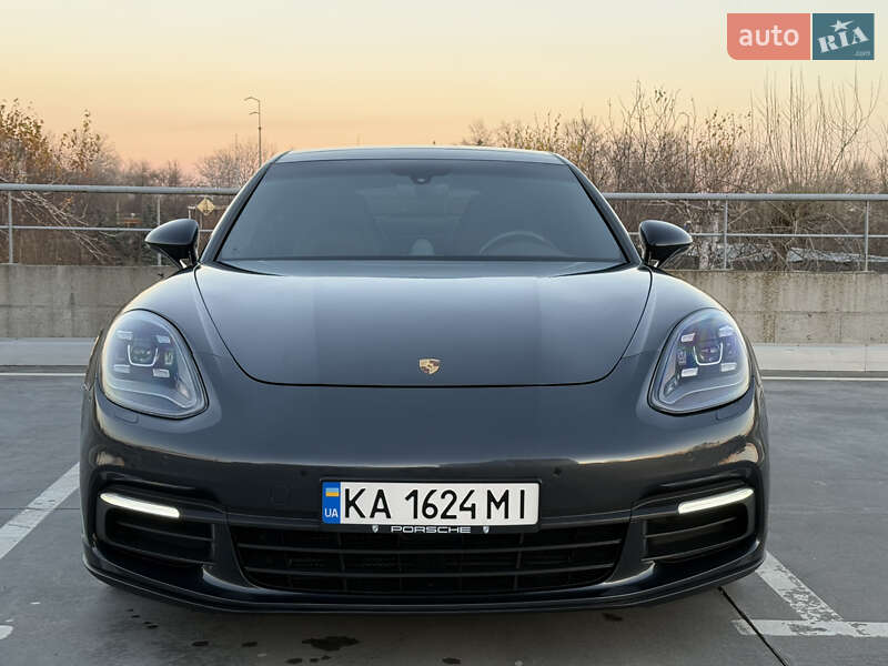 Фастбек Porsche Panamera 2018 в Києві