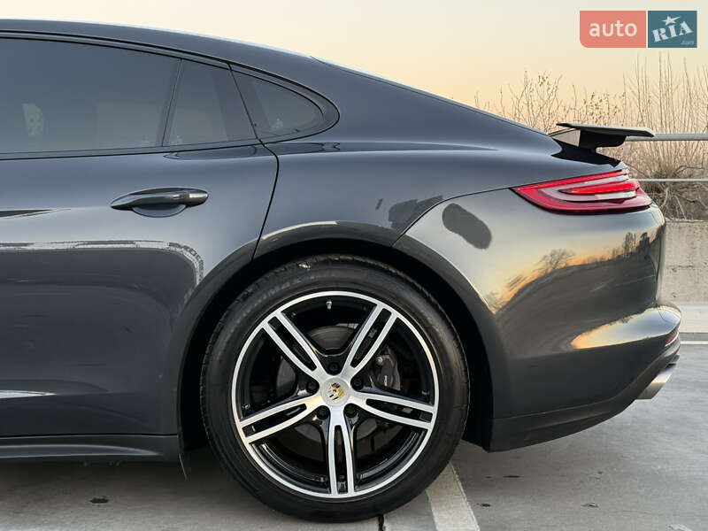 Фастбек Porsche Panamera 2018 в Києві