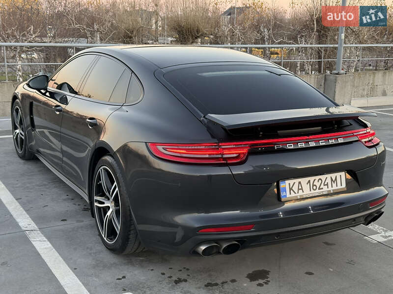 Фастбек Porsche Panamera 2018 в Києві