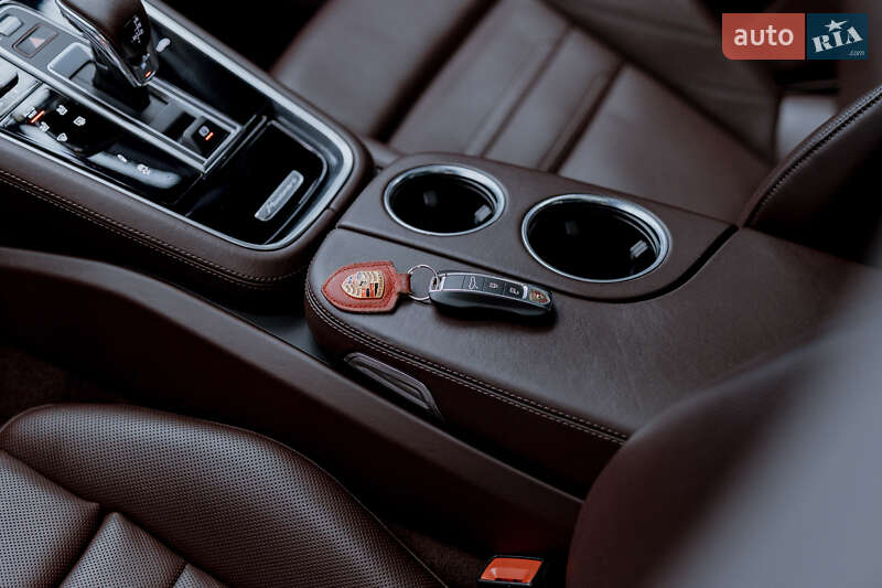Фастбек Porsche Panamera 2020 в Дніпрі фото 24 Фастбек Porsche Panamera 2020 в Дніпрі