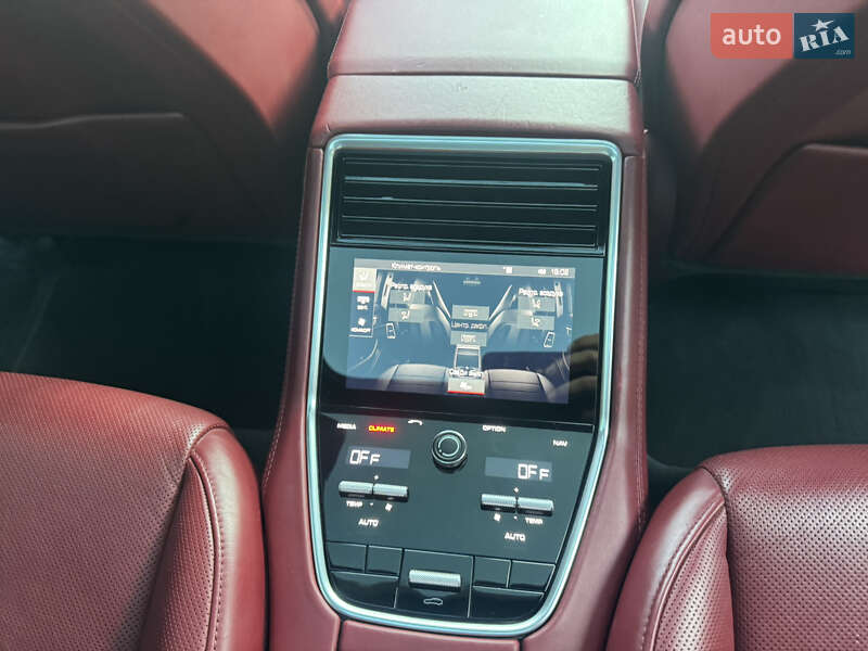 Фастбек Porsche Panamera 2017 в Хмельницькому