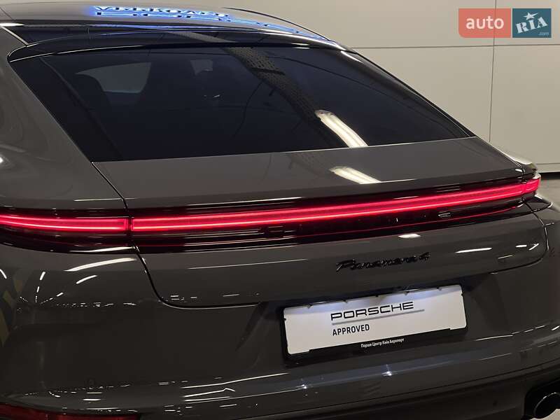 Фастбэк Porsche Panamera 2025 в Киеве