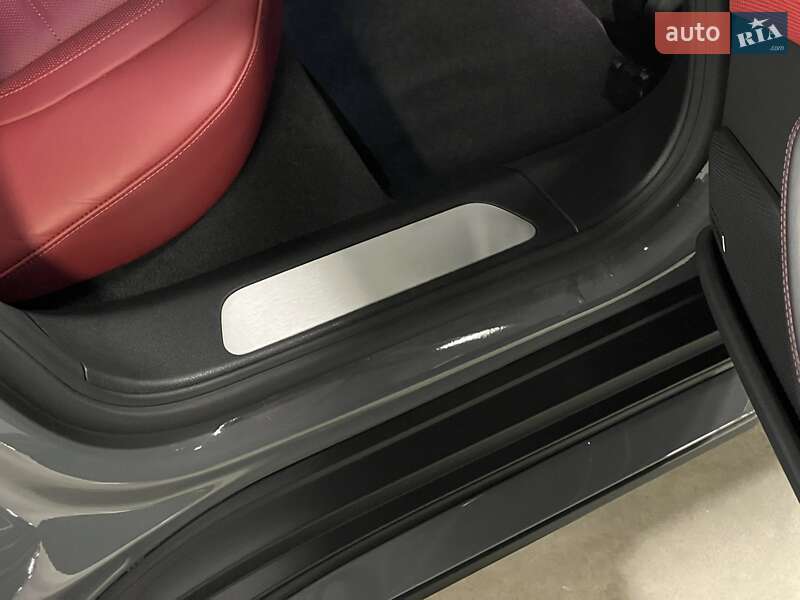 Фастбэк Porsche Panamera 2025 в Киеве