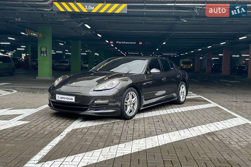 Фастбэк Porsche Panamera 2012 в Киеве