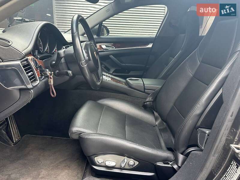 Фастбэк Porsche Panamera 2012 в Киеве